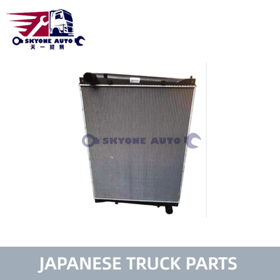 O caminhão japonês parte o radiador 8982168250 8-98216825-0 para peças do caminhão ISUZU CYZ52 6WG1
